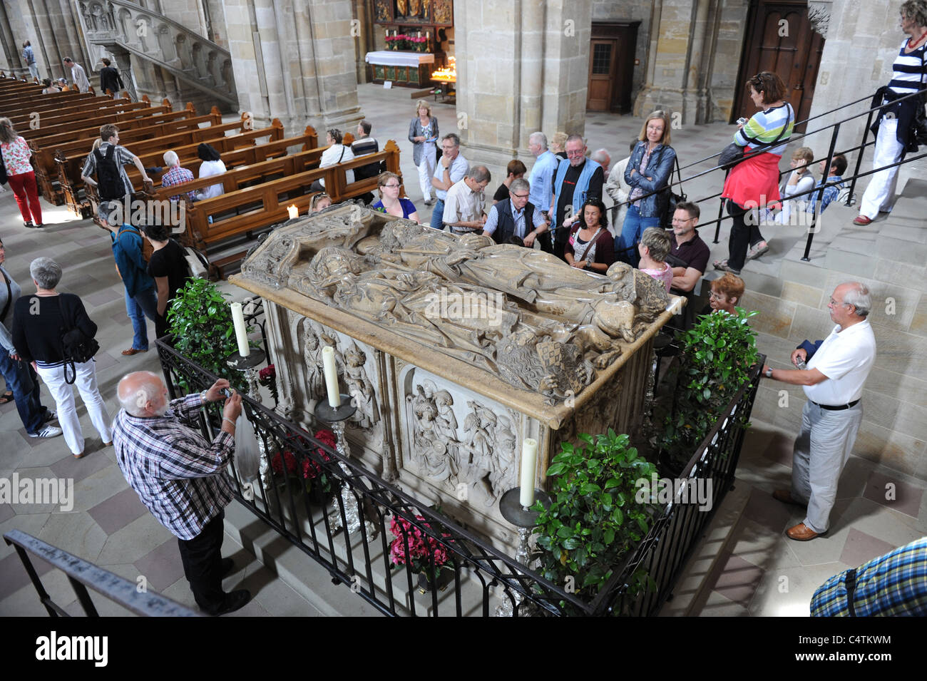 La Cathédrale de Bamberg le tombeau en marbre de Henry 11 et son épouse l'impératrice Cunigunde Bavaria Allemagne Deutschland Banque D'Images