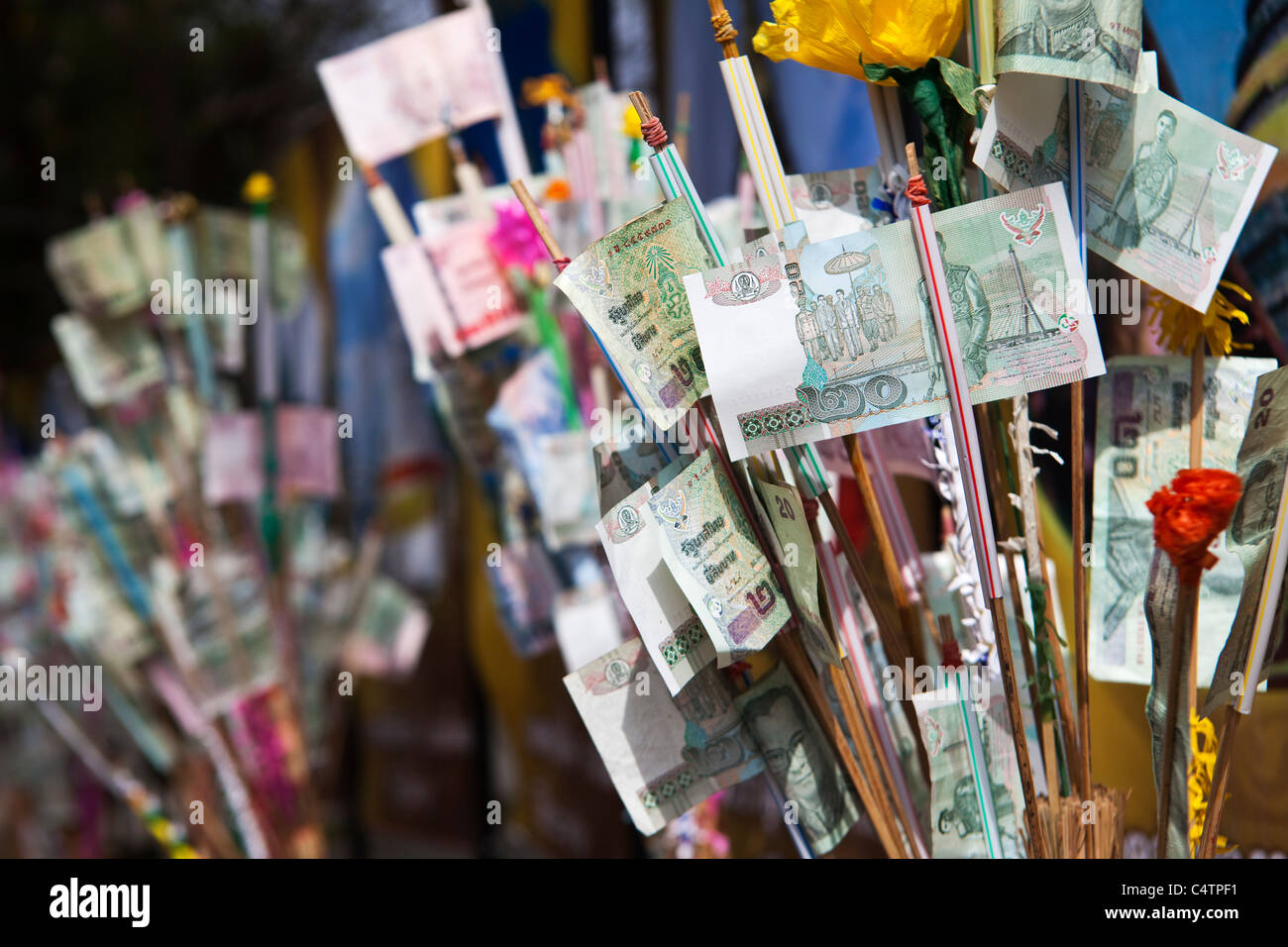 Les offrandes à Wat Doi Suthep, Chiang Mai, Thaïlande Banque D'Images Les offrandes à Wat Doi Suthep, Chiang Mai, Thaïlande Banque D'Images