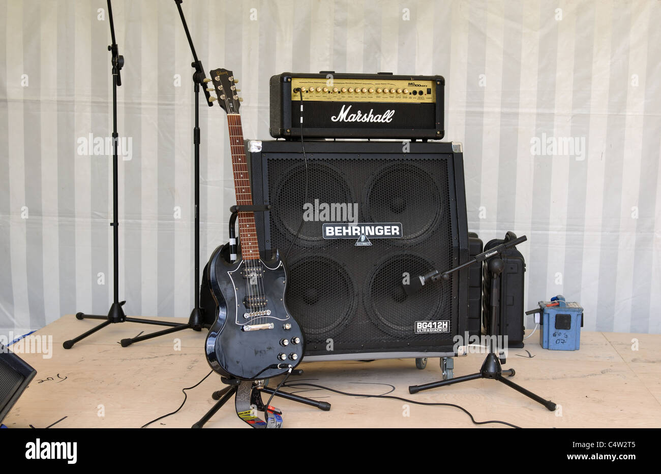 Gibson SG et de l'amplificateur de guitare électrique Photo Stock - Alamy
