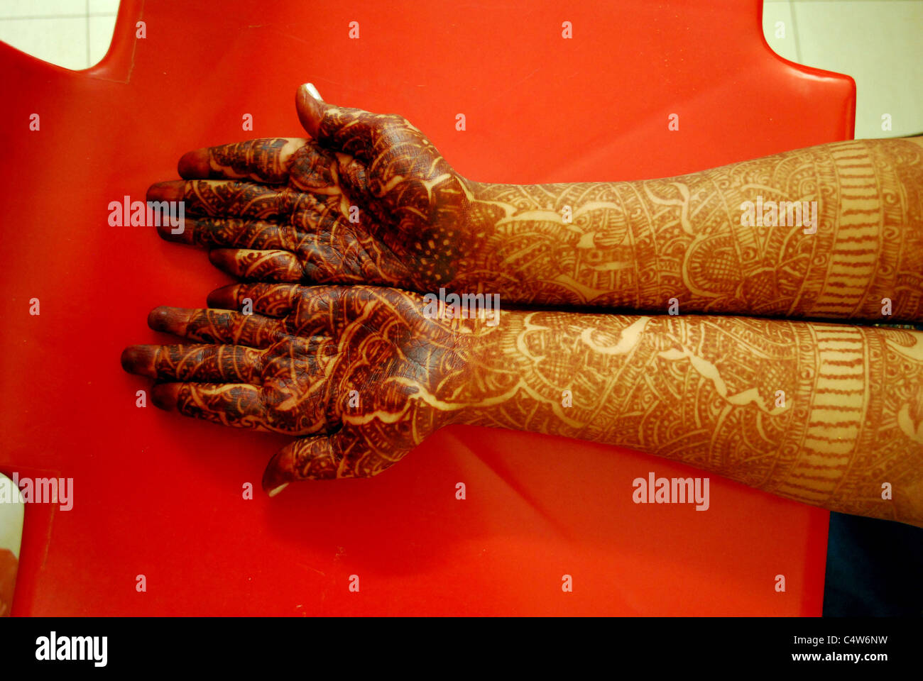 Mariée et tatouage mehndi main Banque D'Images Mariée et tatouage mehndi main Banque D'Images