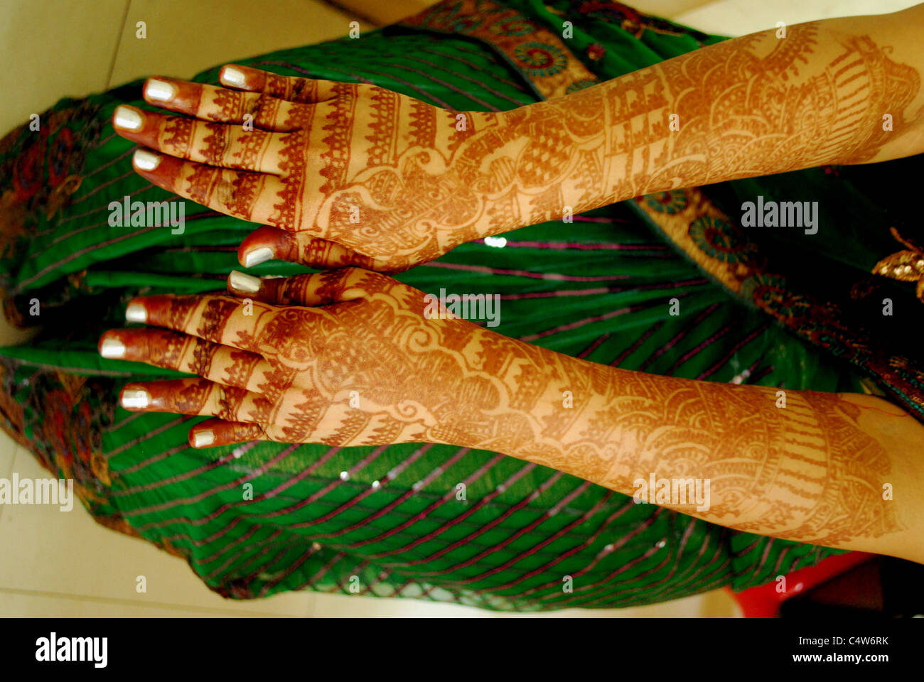 Mariée et tatouage mehndi main Banque D'Images Mariée et tatouage mehndi main Banque D'Images