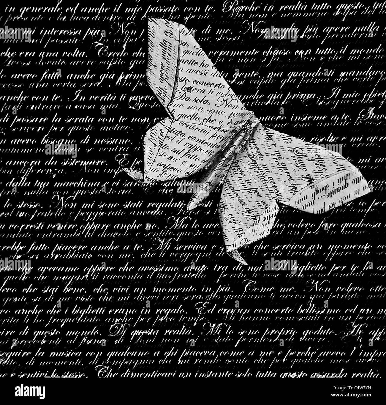 Lettre nostalgique avec un origami papillon Banque D'Images