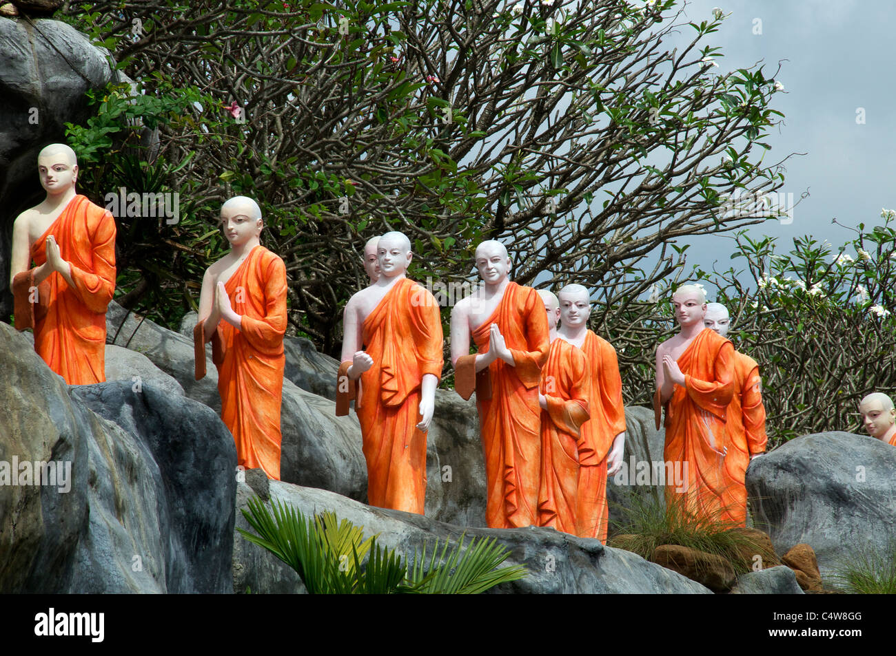 Procession de moines bouddhistes sculptées les Grottes de Dambulla Triangle Culturel Sri Lanka Banque D'Images