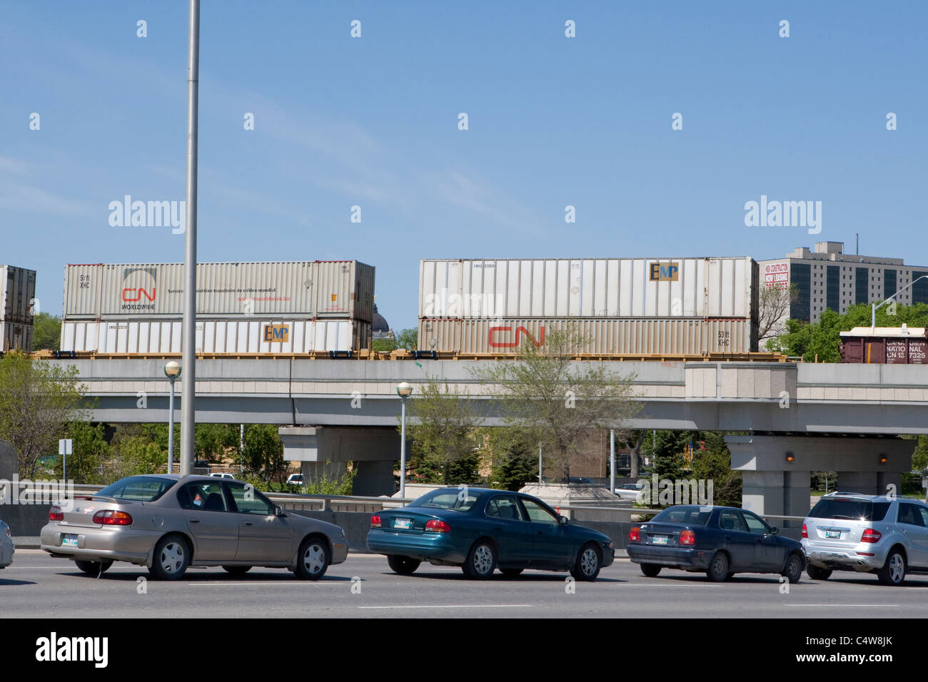 Le Canadien National (CN) les conteneurs sont illustrés sur des wagons à Winnipeg Banque D'Images