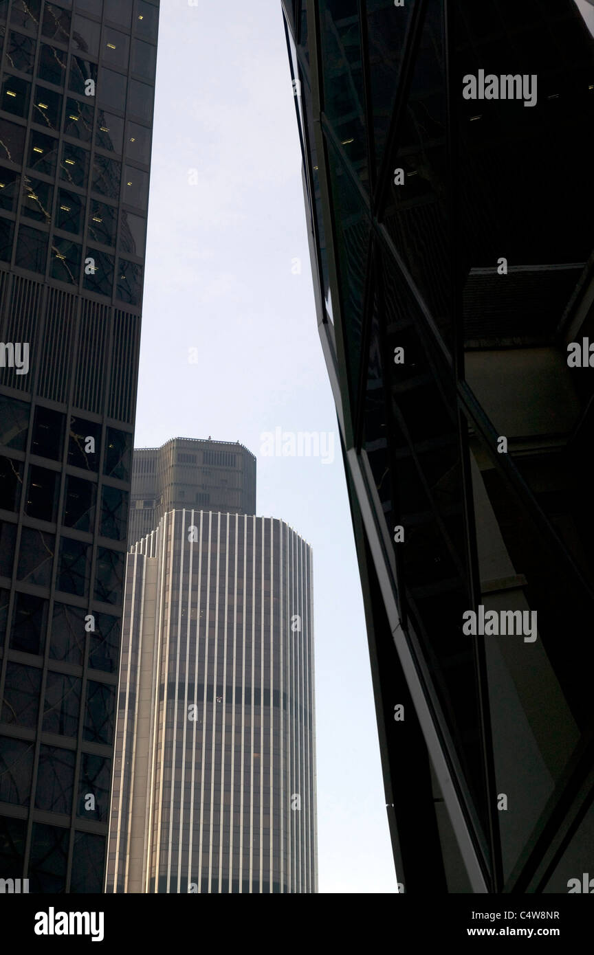 30 St Mary Axe, le Swiss Re Building (appelées le Gherkin, puce ou le bâtiment de concombre), City of London Banque D'Images