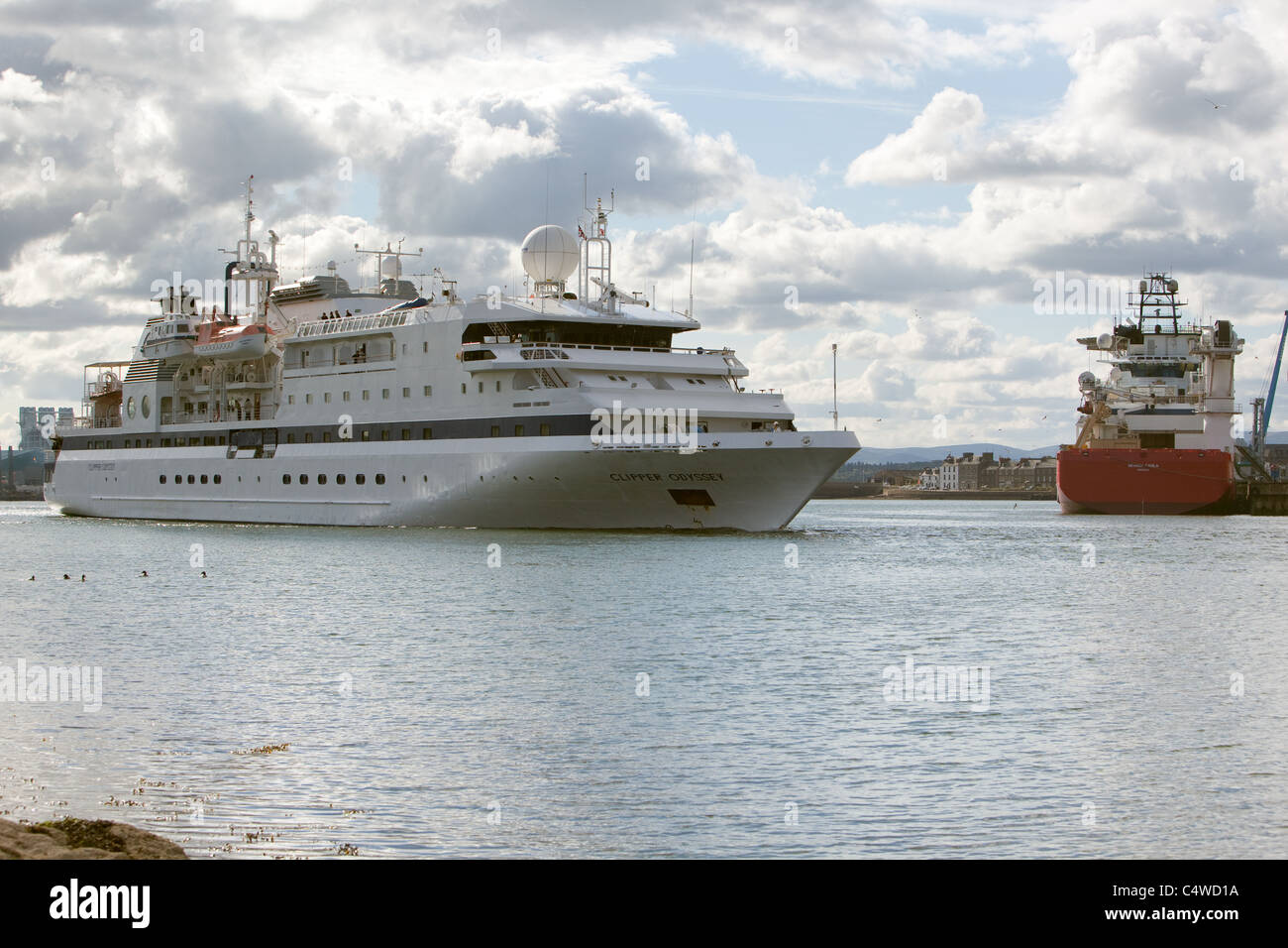 "Navire à passagers Clipper Odyssey' laissant Montrose Harbour quay. Angus Scotland Banque D'Images