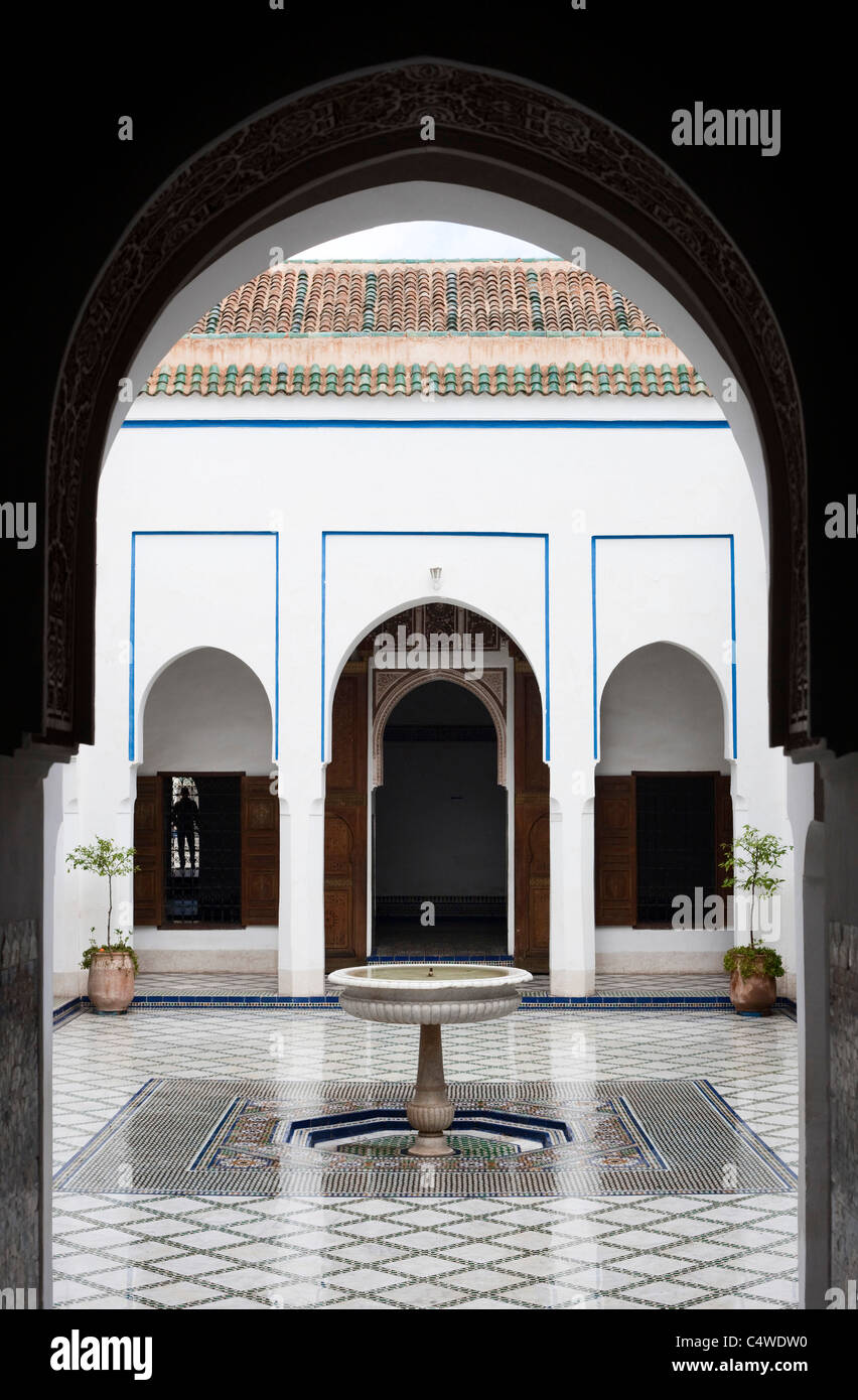 Intérieur richement décoré du Palais Bahia. Marrakech, Maroc. Banque D'Images