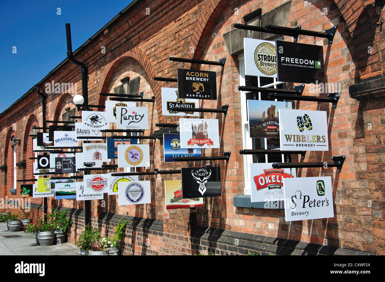 Signes de la brasserie sur le mur, la brasserie nationale Centre, Horninglow Street, Burton upon Trent, Staffordshire, Angleterre, Royaume-Uni Banque D'Images
