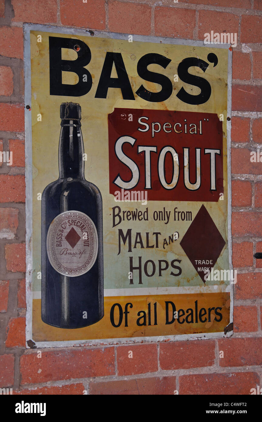 Signe de basse vintage, la brasserie nationale Centre, Horninglow Street, Burton upon Trent, Staffordshire, Angleterre, Royaume-Uni Banque D'Images