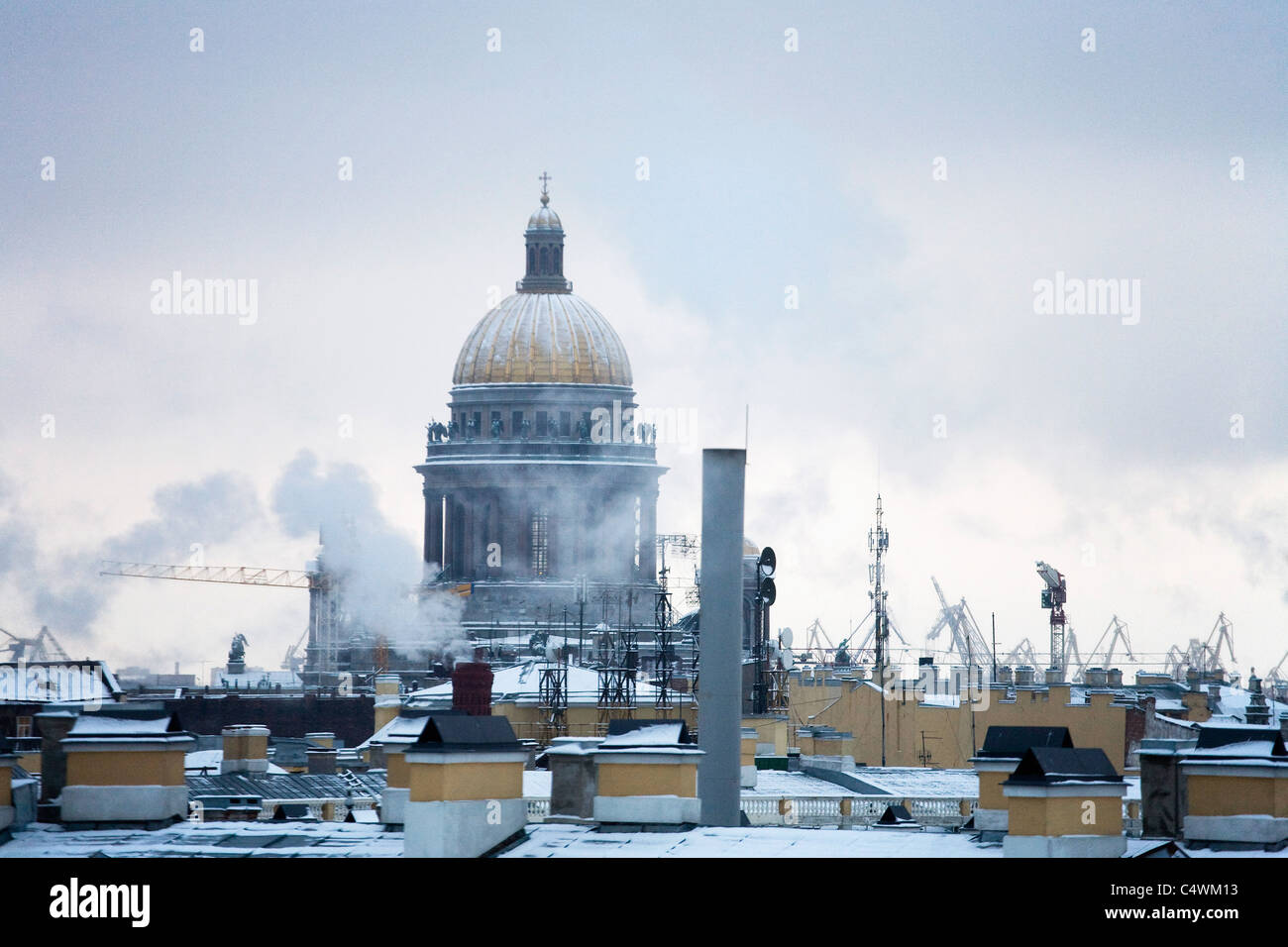 La Cathédrale St Isaac sur les toits, Saint Petersburg Russie Banque D'Images
