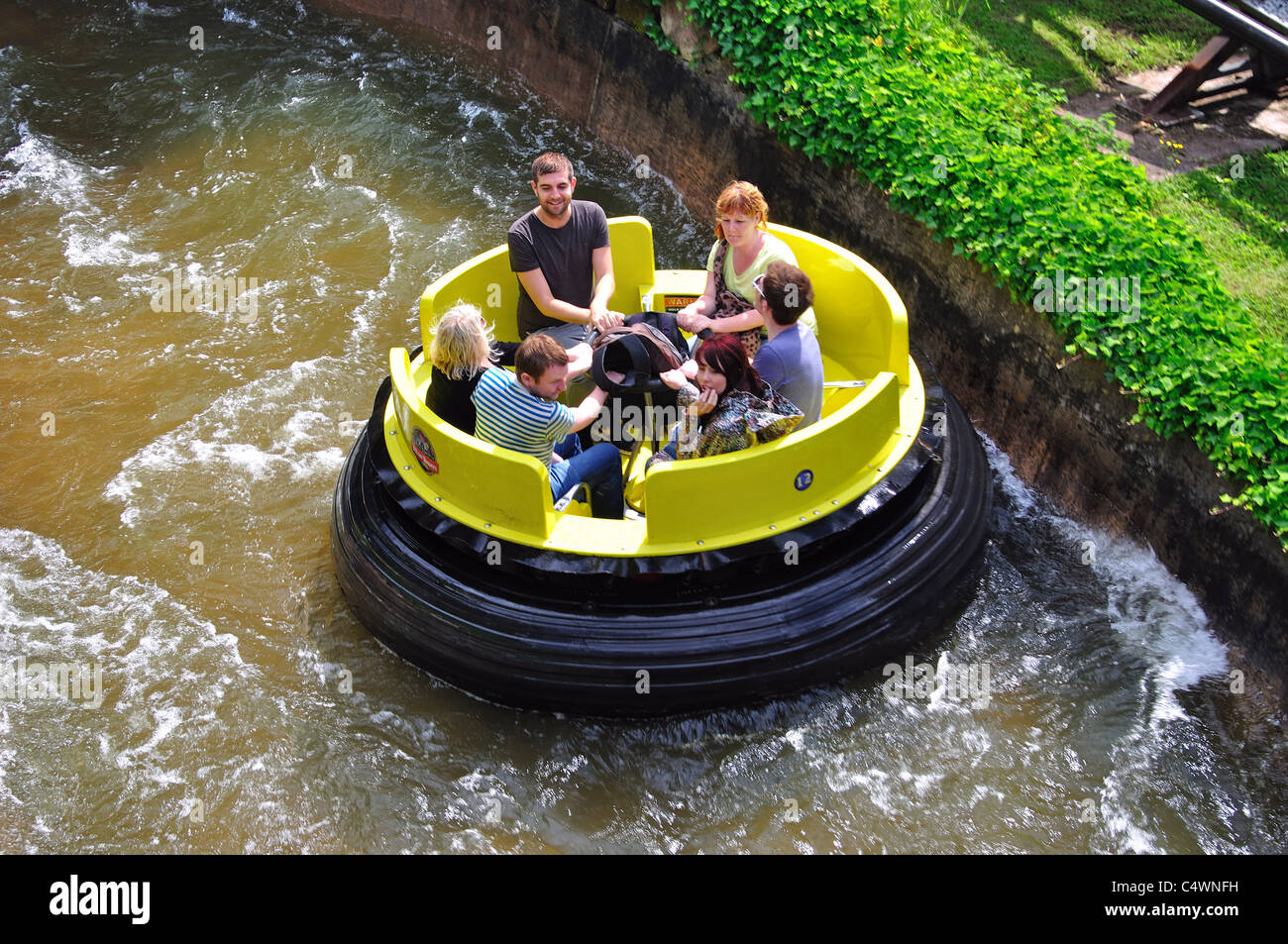 "Congo River Rapids ride' au parc à thème Alton Towers, Alton, Staffordshire, Angleterre, Royaume-Uni Banque D'Images