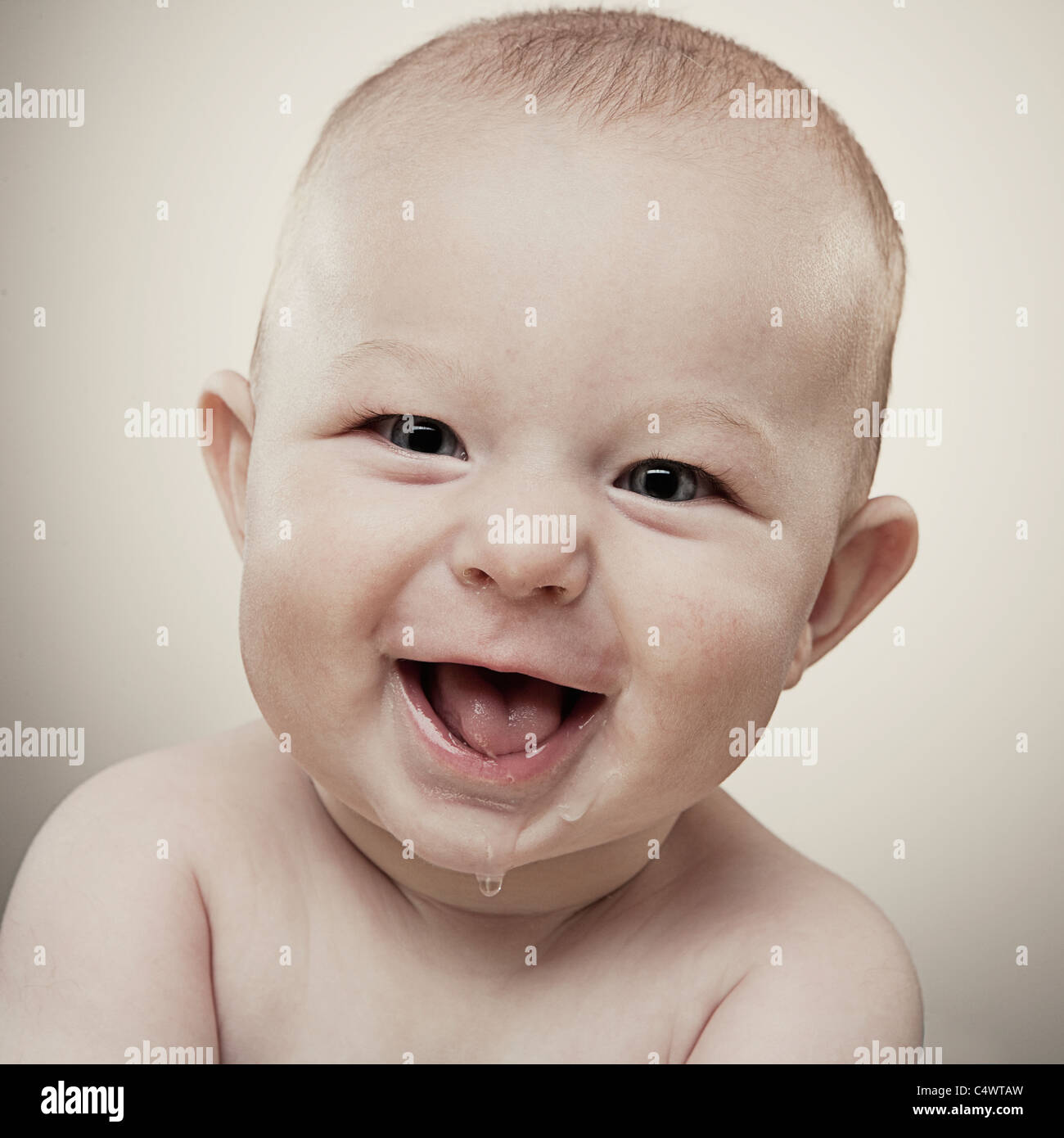 États-unis, Texas, Dallas, Studio portrait of Baby Boy (6-11 months) smiling Banque D'Images