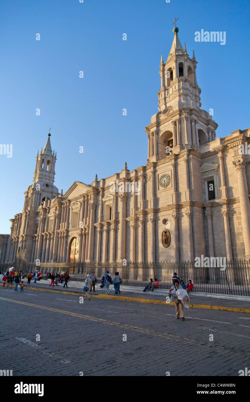 Extérieur de la cathédrale d'Arequipa, Arequipa, Pérou Banque D'Images