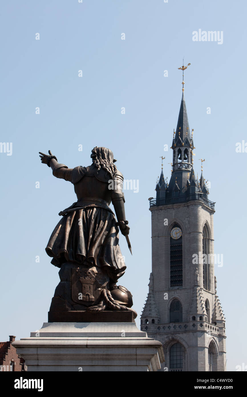 La statue de Christine de Lalaing, le beffroi, La Grand Place de Tournai, province de Hainaut, Wallonie, Belgique, Europe Banque D'Images