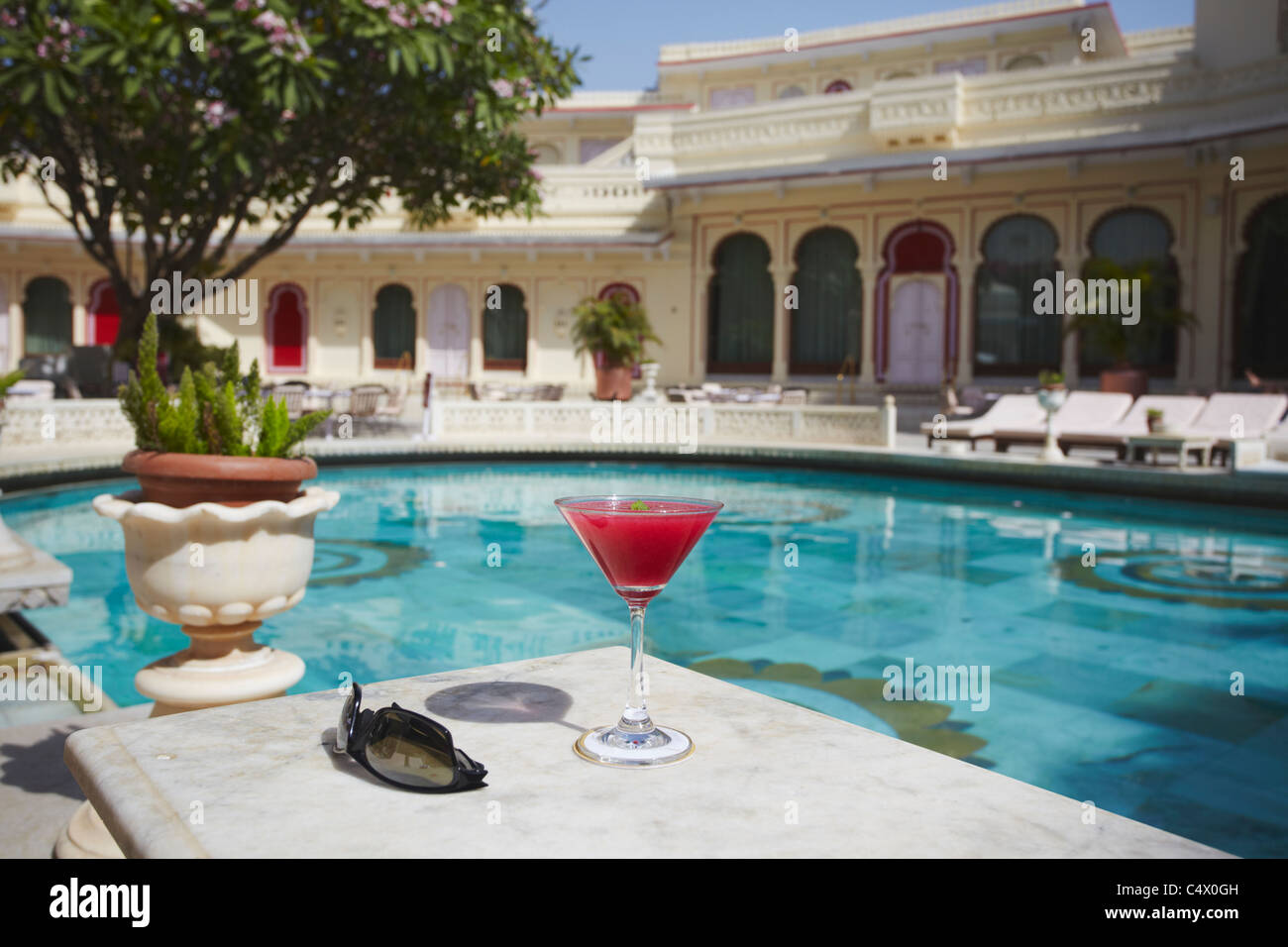 Piscine de l'hôtel Shiv Niwas Palace, Udaipur, Rajasthan, Inde Banque D'Images