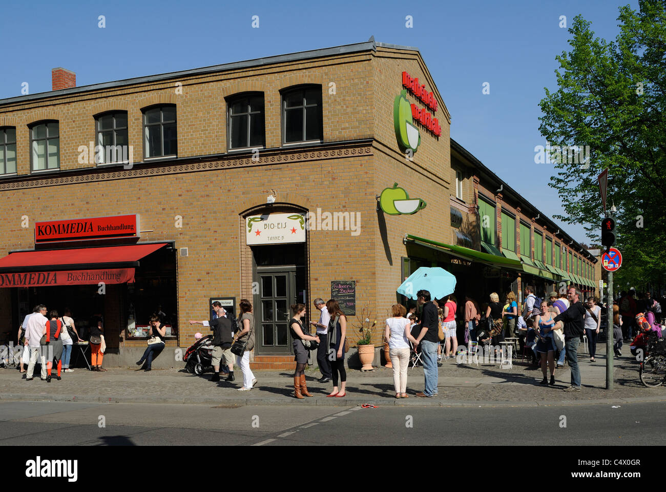 Marheineke halle dans la rue commerçante populaire de Kreuzberg Bergmannstrasse, Marheineke square, Berlin, Germany, Europe Banque D'Images