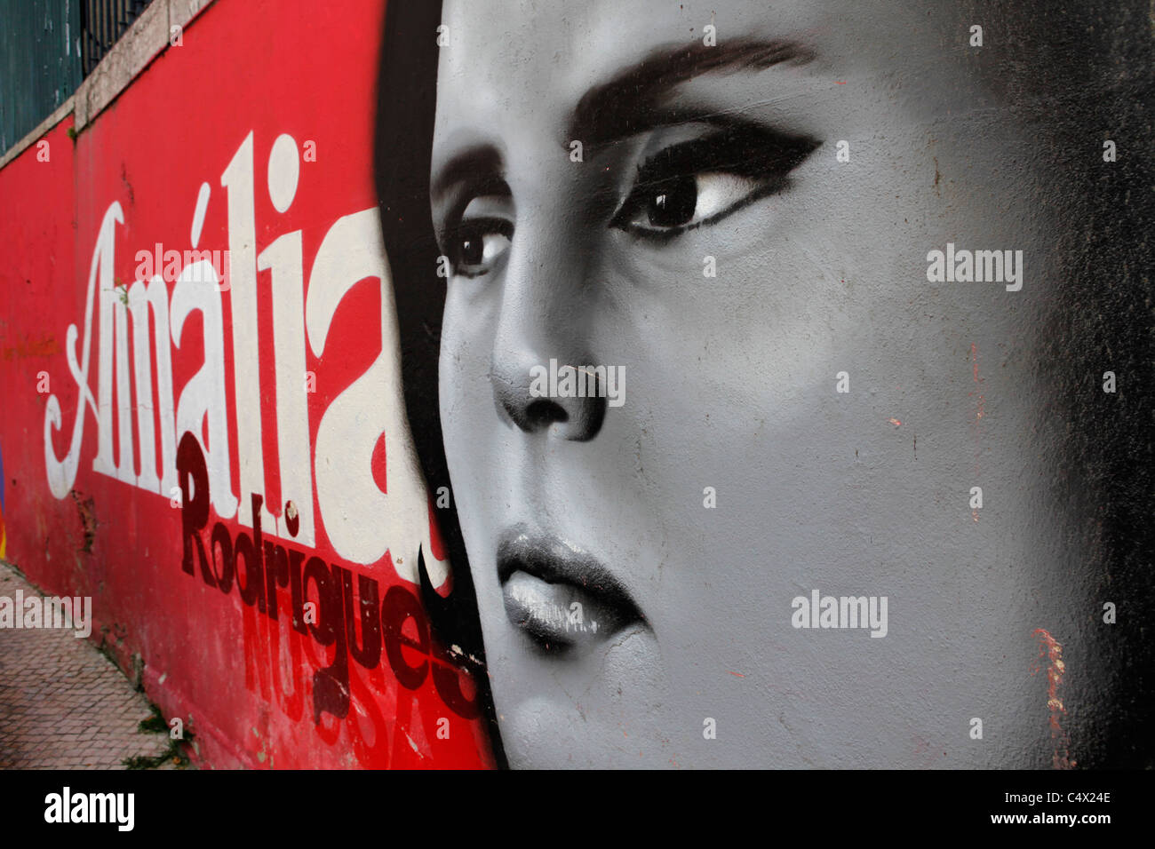 L'art de mur célèbre la vie d'Amalia Rodrigues à Lisbonne, Portugal. Banque D'Images