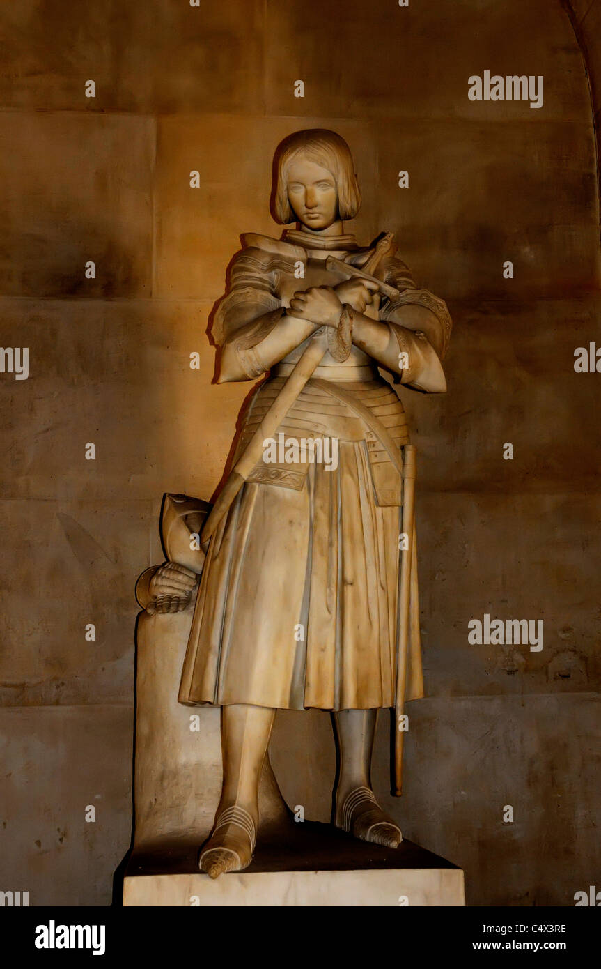 Une statue de Jeanne d'Arc dans la Salle des Rois au château de Versailles près de Paris Banque D'Images