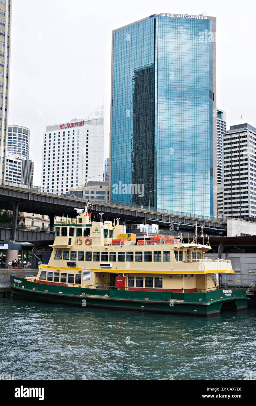 Ferry Boats Aller et venir sur des horaires réguliers à partir de Circular Quay, Sydney Harbour de quartiers périphériques NSW Australie Banque D'Images