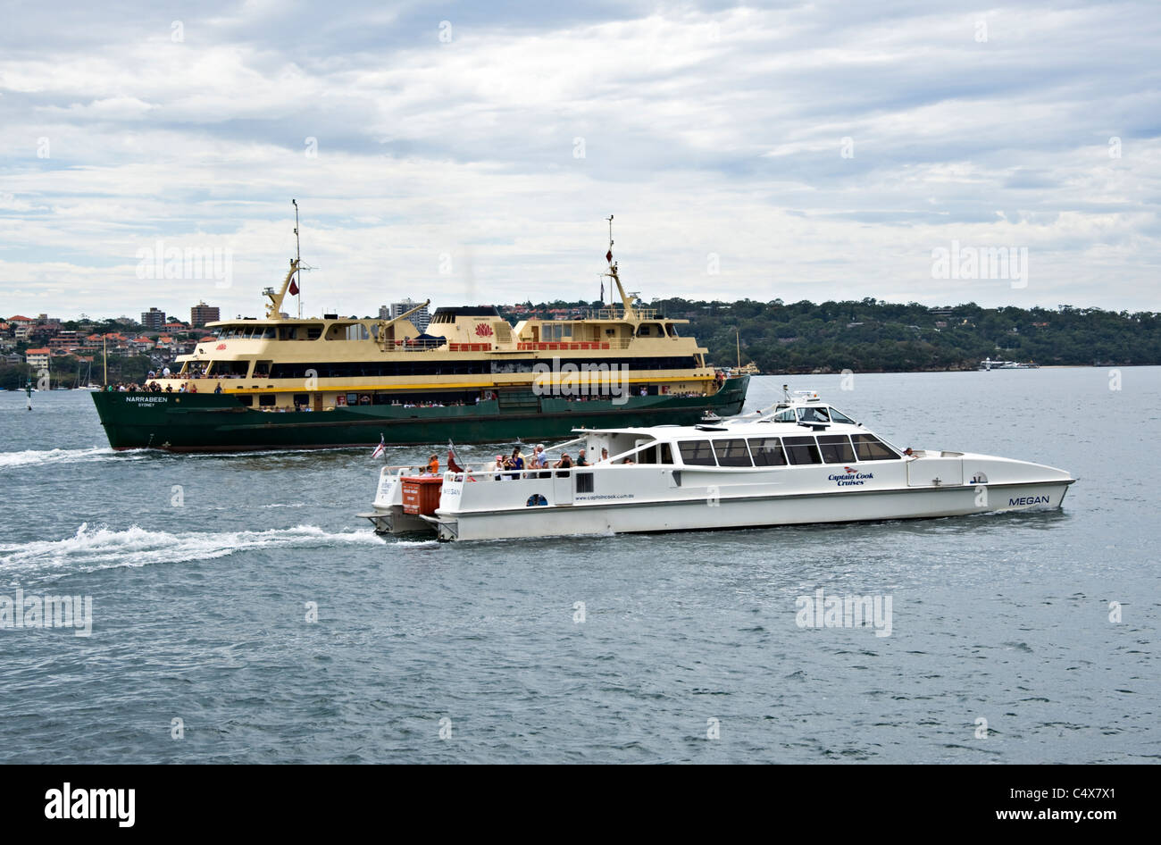 Ferry Boats Aller et venir sur des horaires réguliers à partir de Circular Quay, Sydney Harbour de quartiers périphériques NSW Australie Banque D'Images