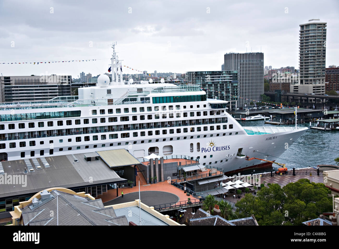 Le P&O Cruise Ship Aurora accosté au terminal passagers d'outre-mer dans le port de Sydney NSW Australie Nouvelle Galles du Sud Banque D'Images