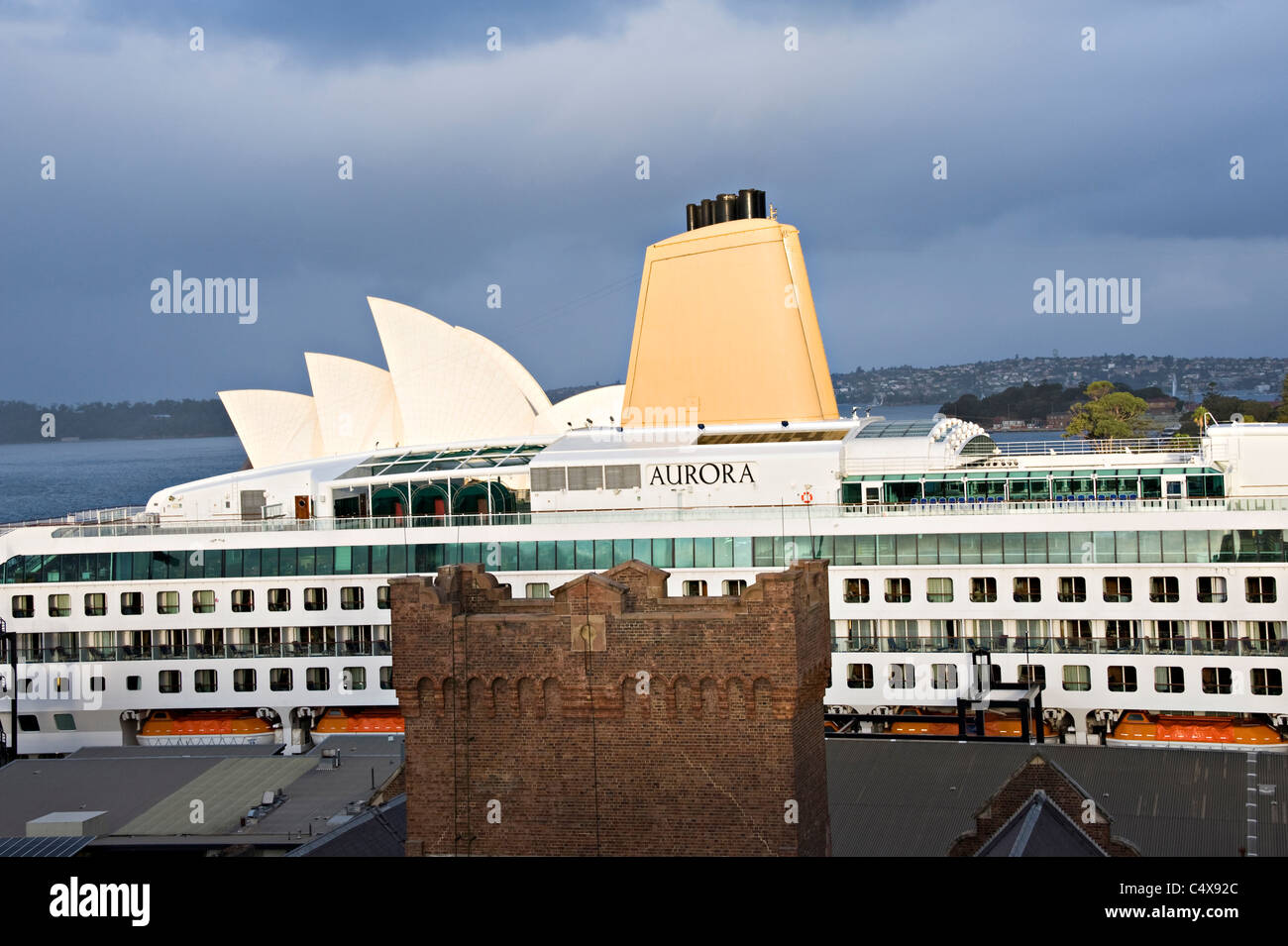 Le P&O Cruise Ship Aurora accosté au terminal passagers d'outre-mer dans le port de Sydney NSW Australie Nouvelle Galles du Sud Banque D'Images