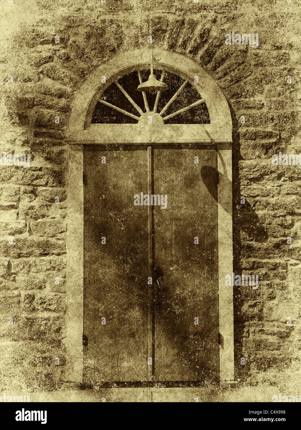 Une vieille porte sur un mur de pierre - photo a été affligé et texturé pour simuler une photographie du début du xxe siècle. Banque D'Images