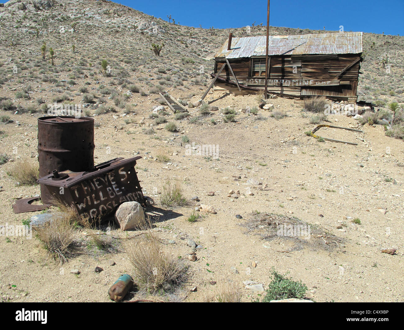Vieux prospecteur déserte shack dans Death Valley National Park Banque D'Images