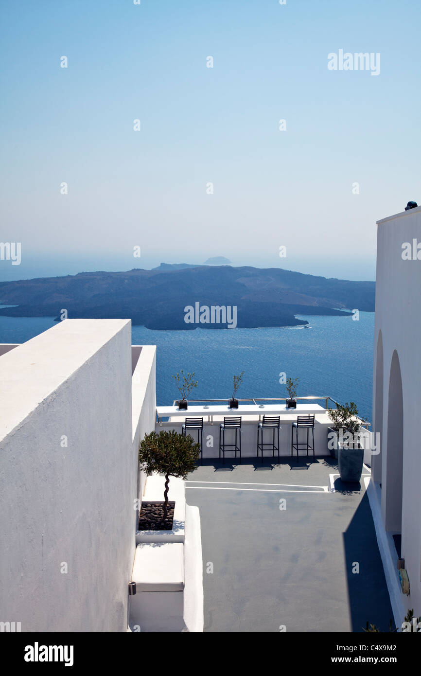 Thira, Santorin, Grèce, Îles grecques, Grèce iconique magnifique typique Tourist Holiday Resort bar à la caldera à Thira Banque D'Images