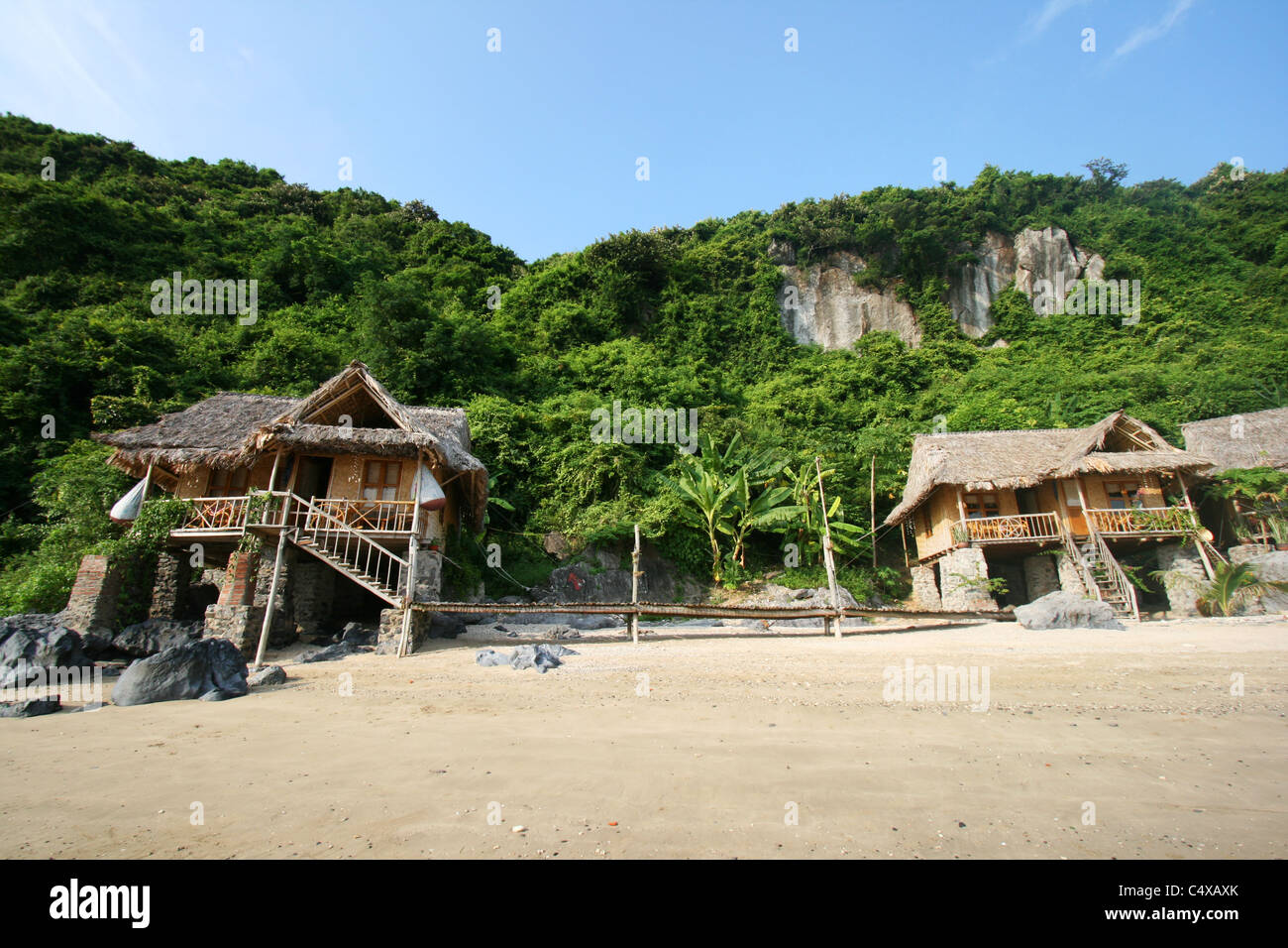 Beach Resort dans la baie d'Halong, Vietnam Banque D'Images