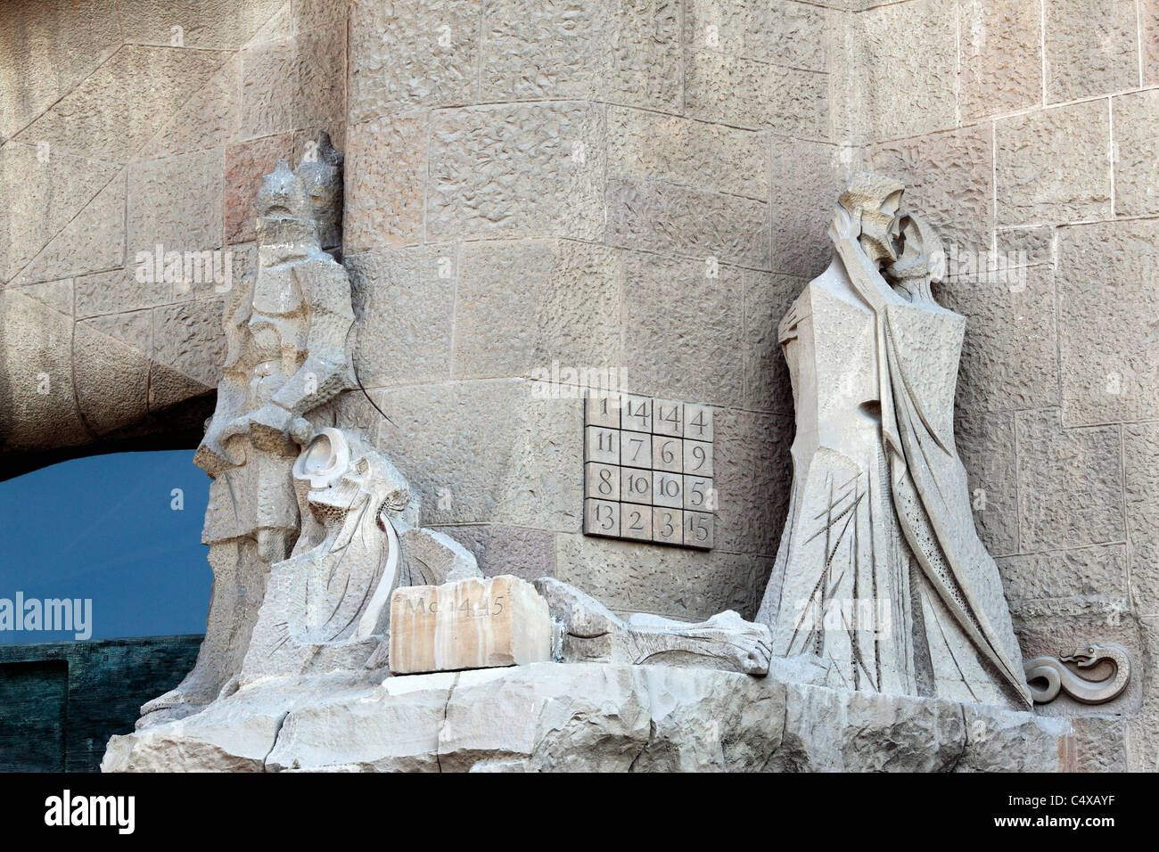Sculpture sur façade de l'église Sagrada Familia, Barcelone, Catalogne, Espagne Banque D'Images