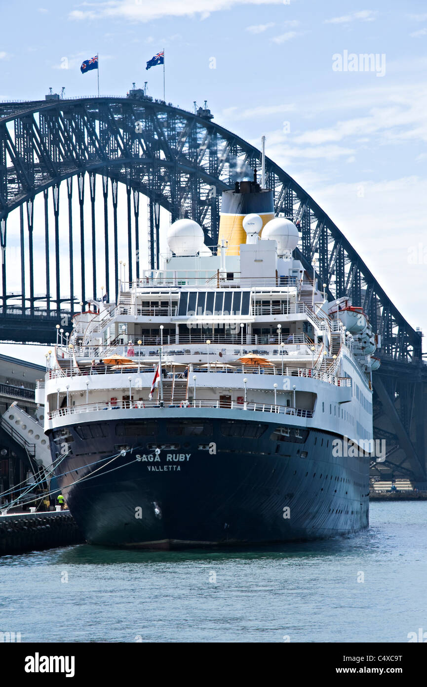 La Saga Ruby bateau de croisière amarré à l'Ocean Terminal Passager du port de Sydney New South Wales Australie Banque D'Images