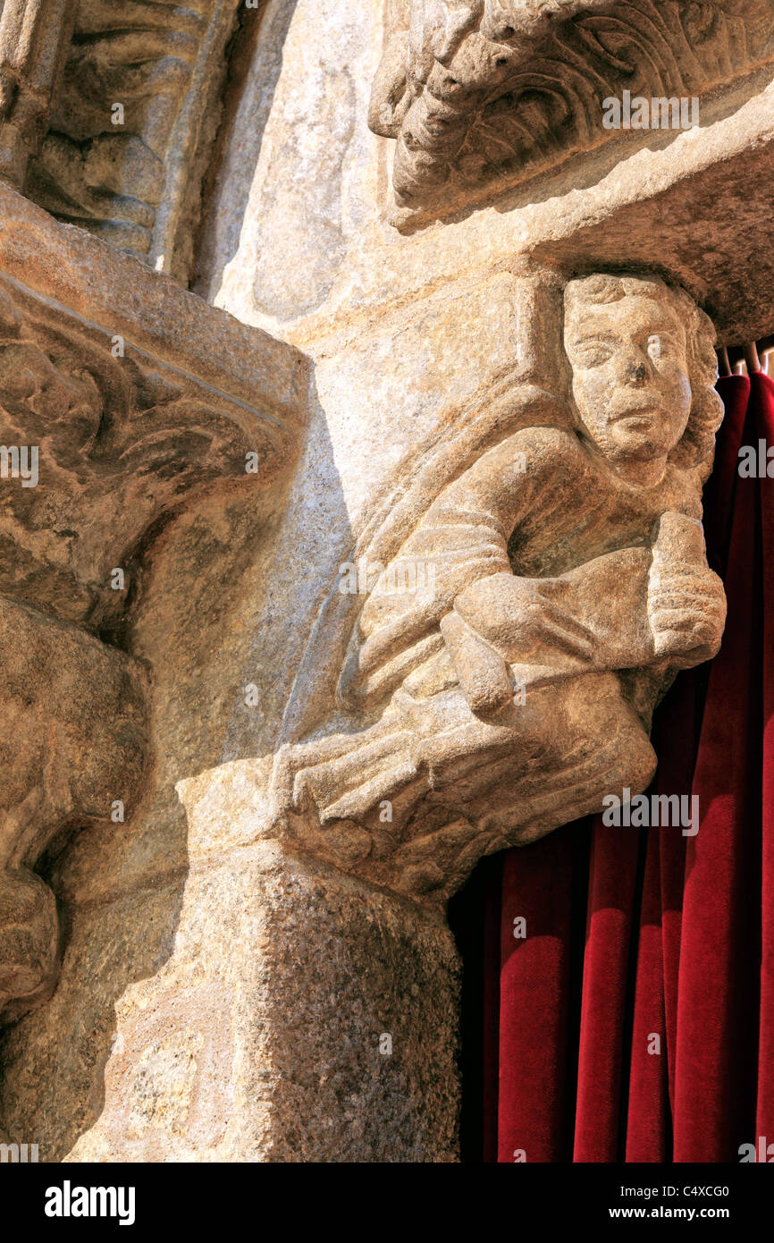 La sculpture romane dans l'intérieur de la cathédrale de Saint Jacques de Compostelle, Galice, Espagne Banque D'Images