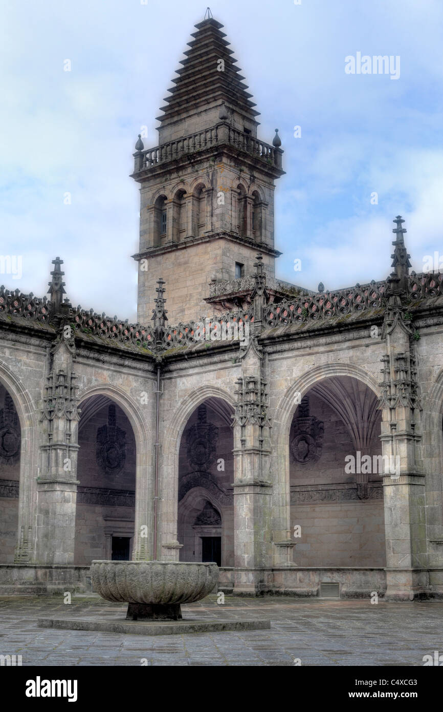 Tour dans le cloître de la cathédrale, Saint Jacques de Compostelle, Galice, Espagne Banque D'Images