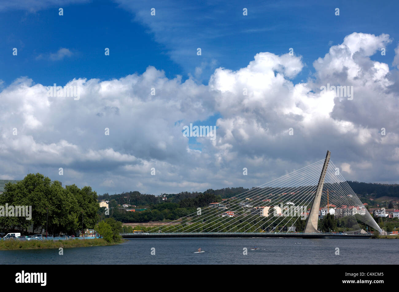 Ponte dos Tirantes moderne, pont au-dessus de la rivière Lerez, Pontevedra, Galice, Espagne Banque D'Images
