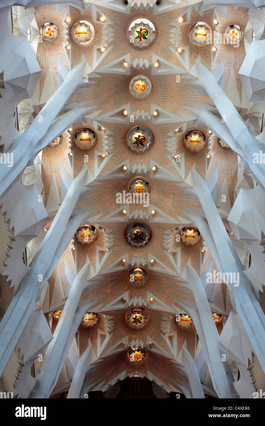 Intérieur de la basilique Sagrada Familia, Barcelone, Catalogne, Espagne Banque D'Images