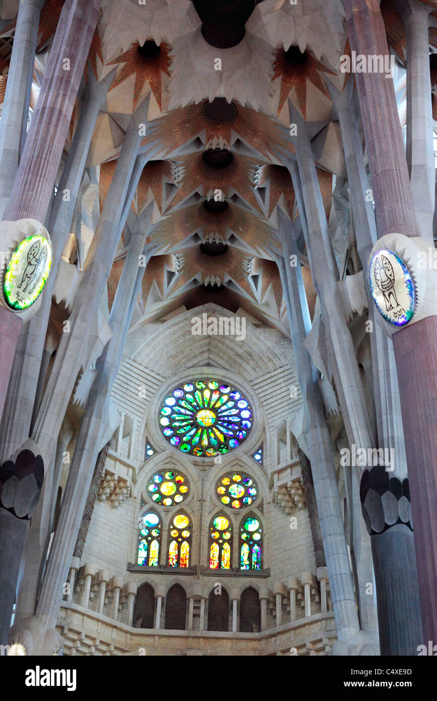 Intérieur de la basilique Sagrada Familia, Barcelone, Catalogne, Espagne Banque D'Images