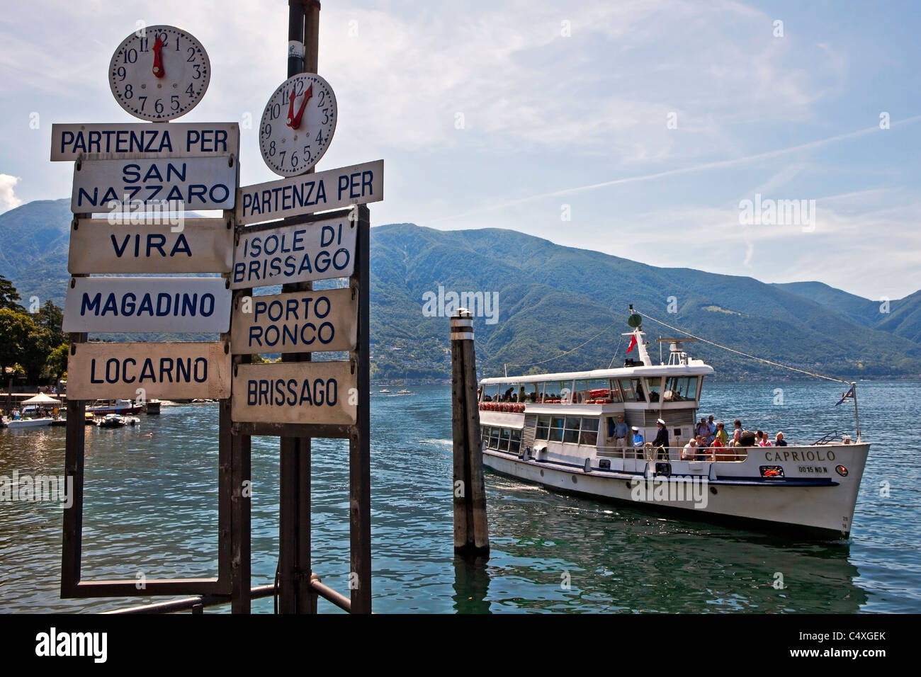 Jetty à Ascona - Tessin pour des excursions en bateau sur le Lac Majeur Banque D'Images