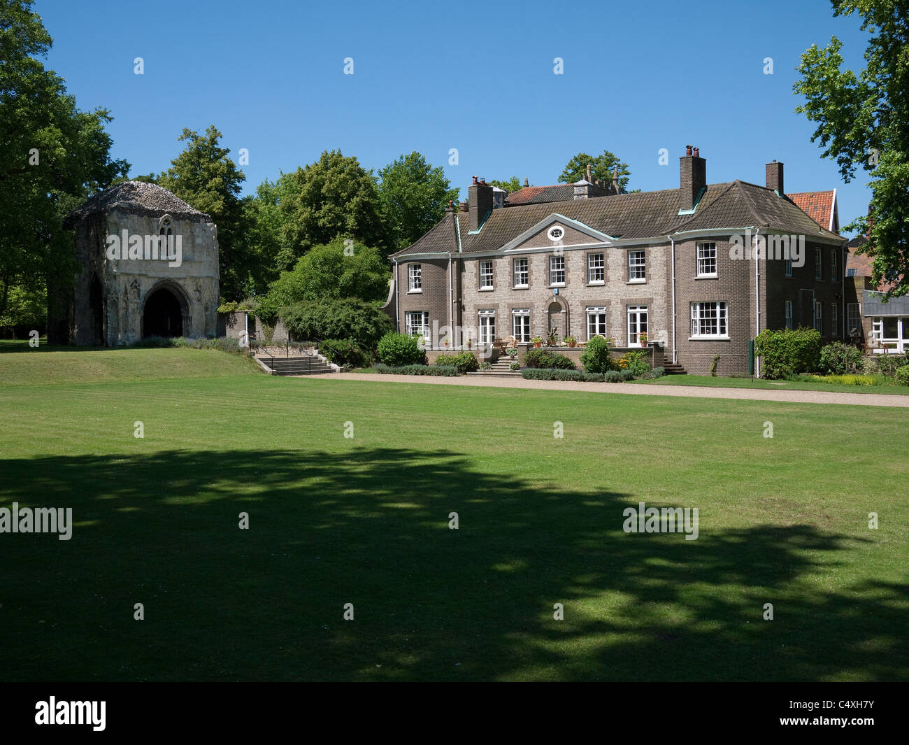 Le palais de l'évêché et le jardin, Norwich, Norfolk, Angleterre Banque D'Images