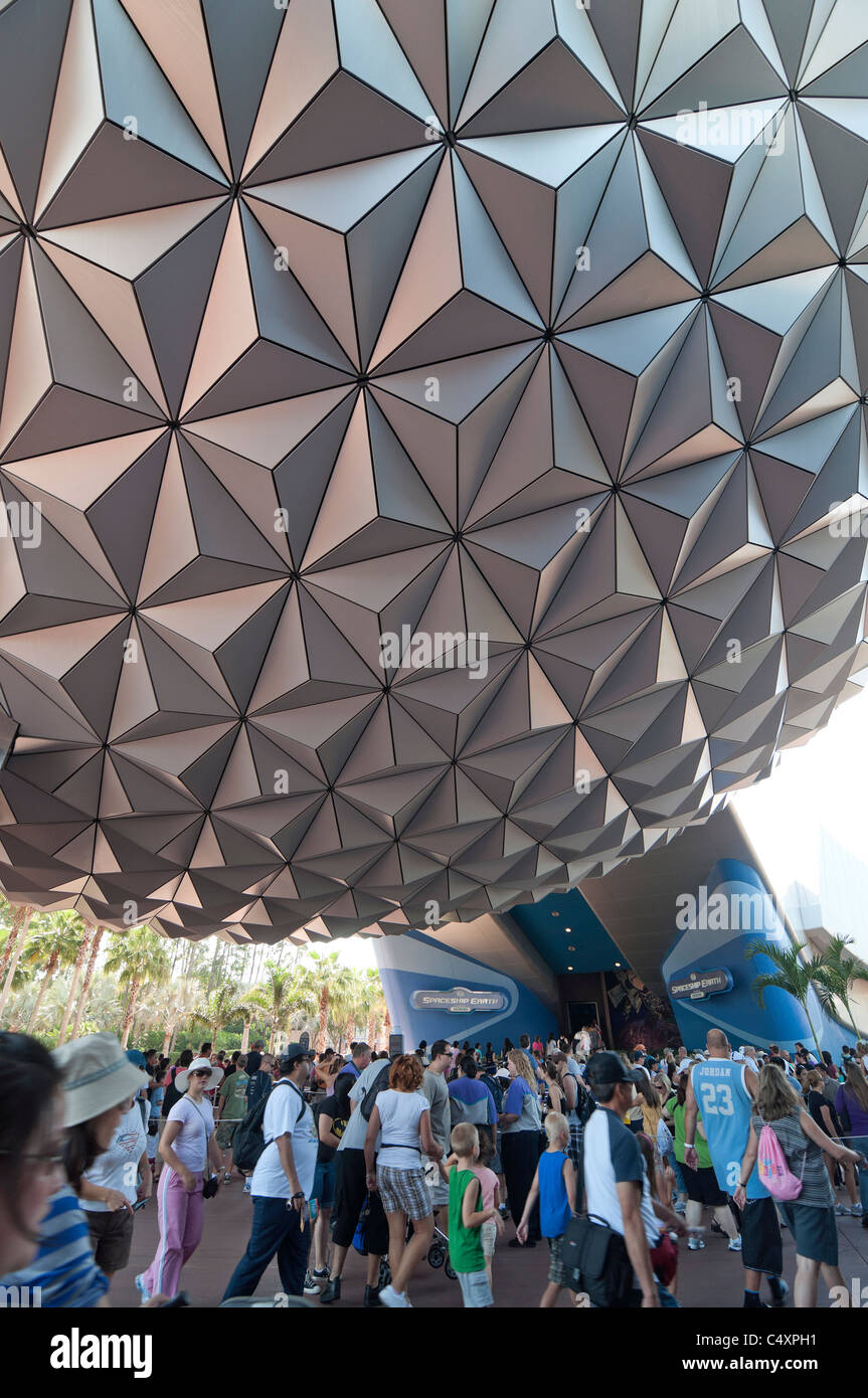 Sphère géodésique Spaceship Earth à Epcot Center et parc à thème de Walt Disney World Resort Lake Buena Vista (Orlando), Floride Banque D'Images