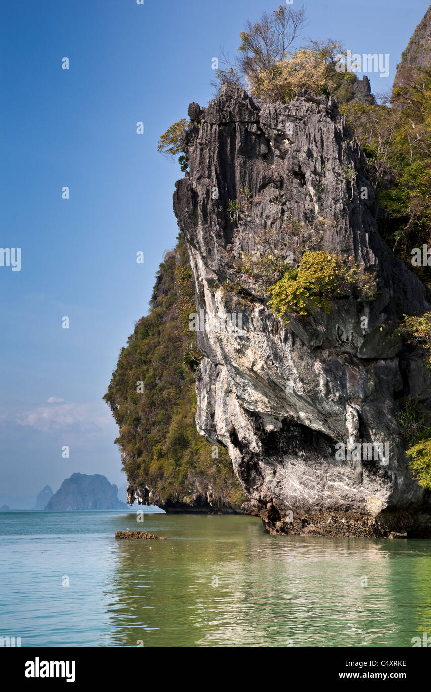 Dans les îles thaïlandaises Ao Phang-Nga Parc national maritime, de la mer d'Andaman, près de Phuket et Koh Yao Noi. Banque D'Images