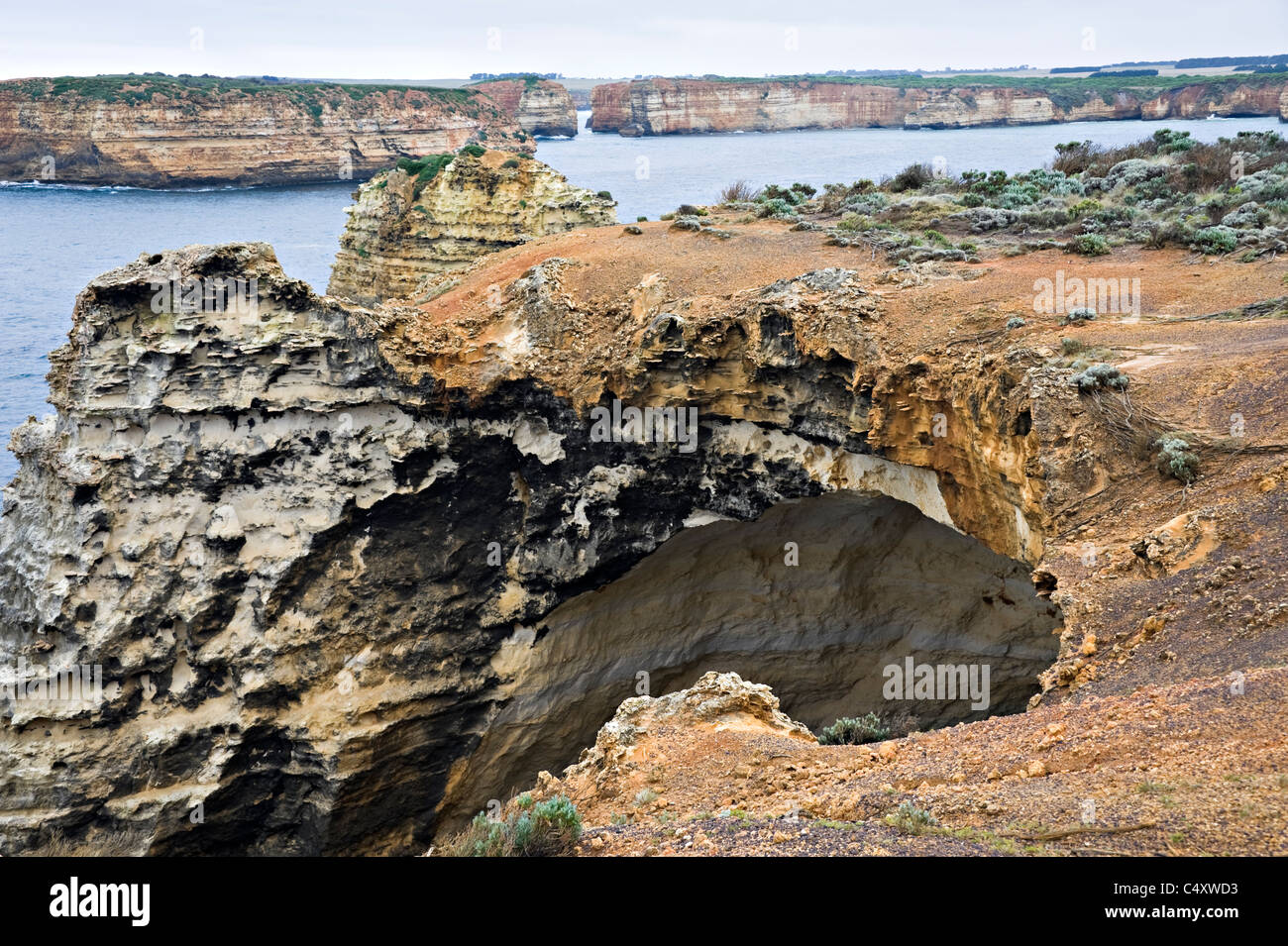 Rock Formations en mer à Baie des Îles Great Ocean Road Peterborough Victoria Australie Banque D'Images