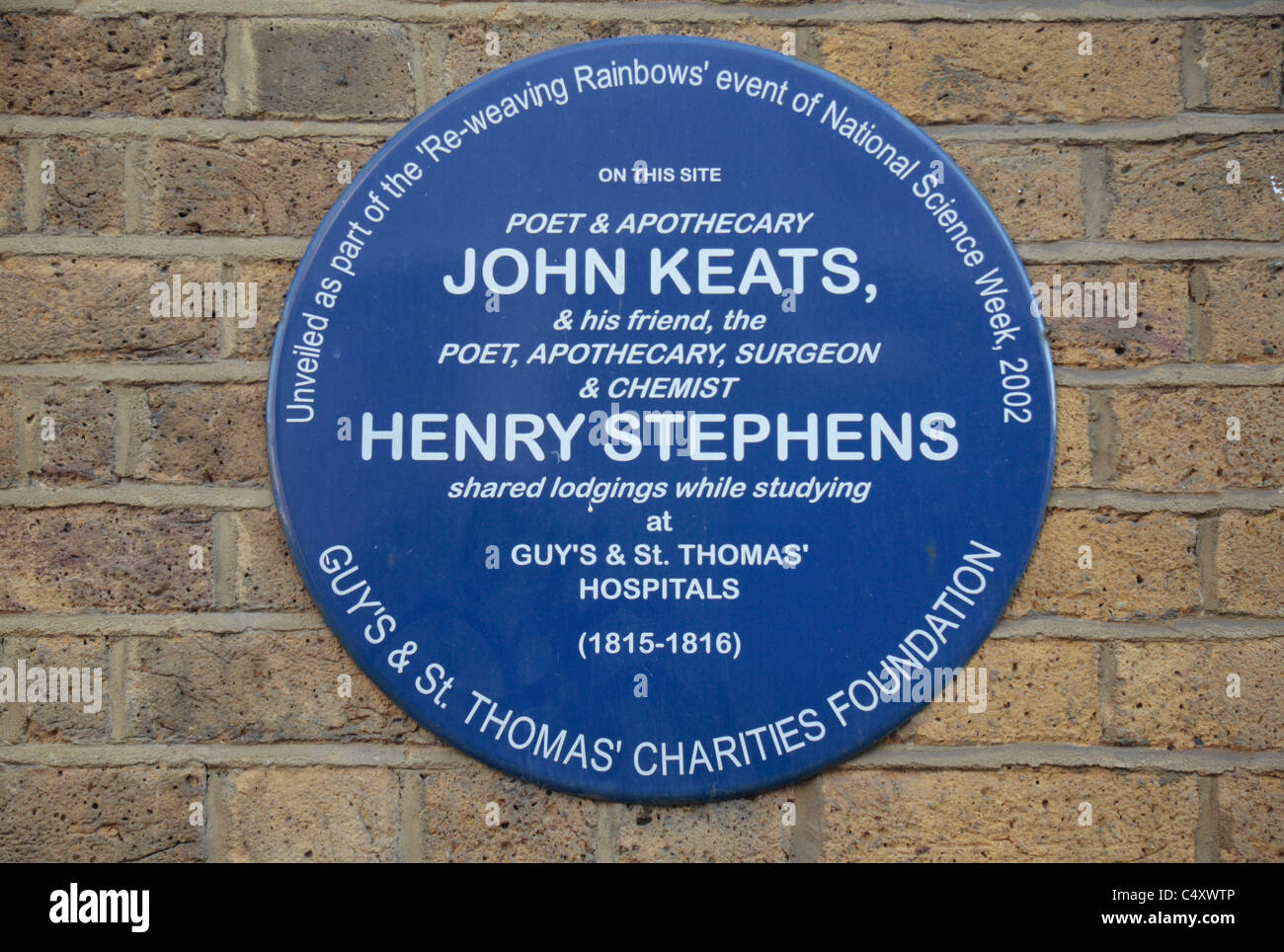 Un mémorial blue plaque à John Keats & Henry Stephens en dehors de Guy's & St Thomas' Hospital, Londres, Royaume-Uni. Banque D'Images