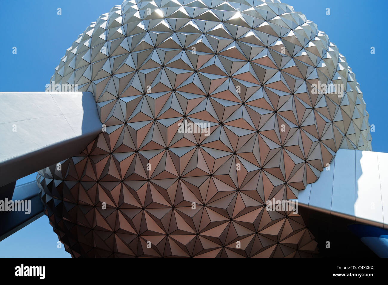 Sphère géodésique Spaceship Earth à Epcot Center et parc à thème de Walt Disney World Resort Lake Buena Vista (Orlando), Floride Banque D'Images