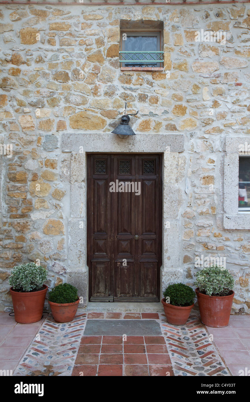 Ferme rustique en bois Porte française dans le sud de la France Photo Stock  - Alamy