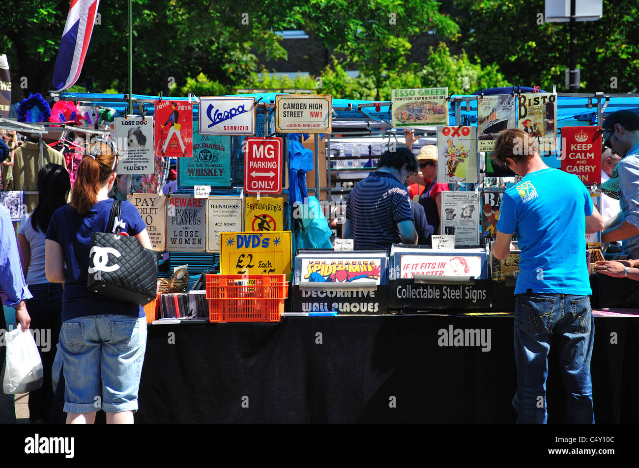 Marché d'antiquités de Clocktower, High Street, Greenwich, London Borough of Greenwich, Greater London, Angleterre, Royaume-Uni Banque D'Images