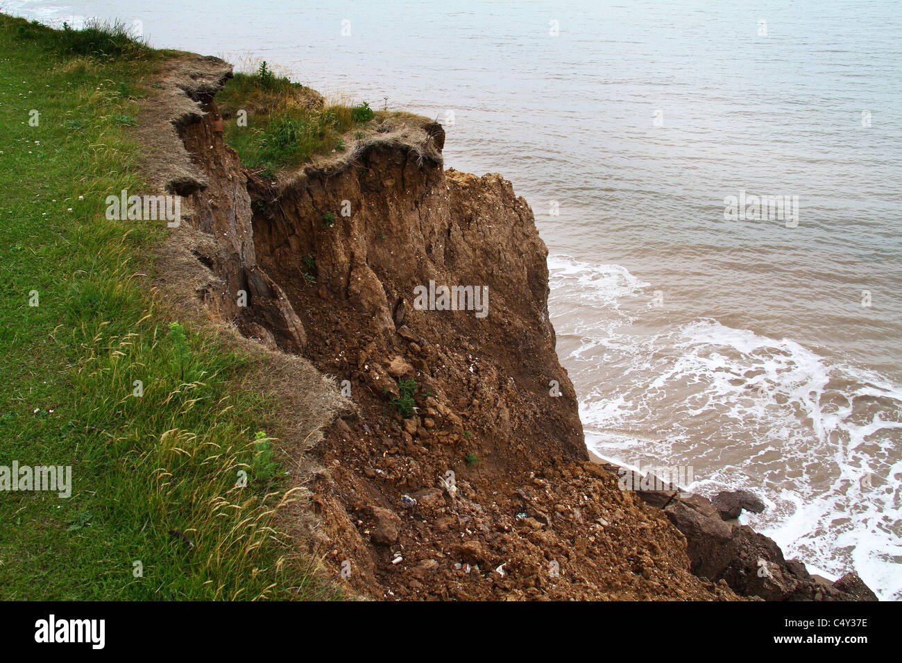 L'érosion de l'argile molle falaise sur la côte est du Yorkshire au Royaume-Uni. Banque D'Images