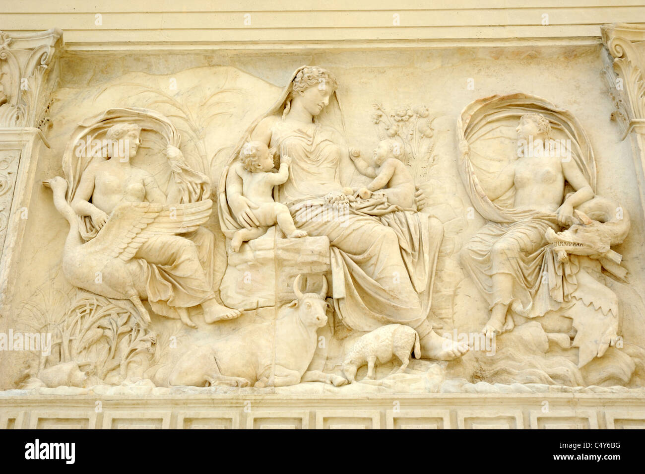Italie, Rome, Ara Pacis Augustae, bas relief Banque D'Images