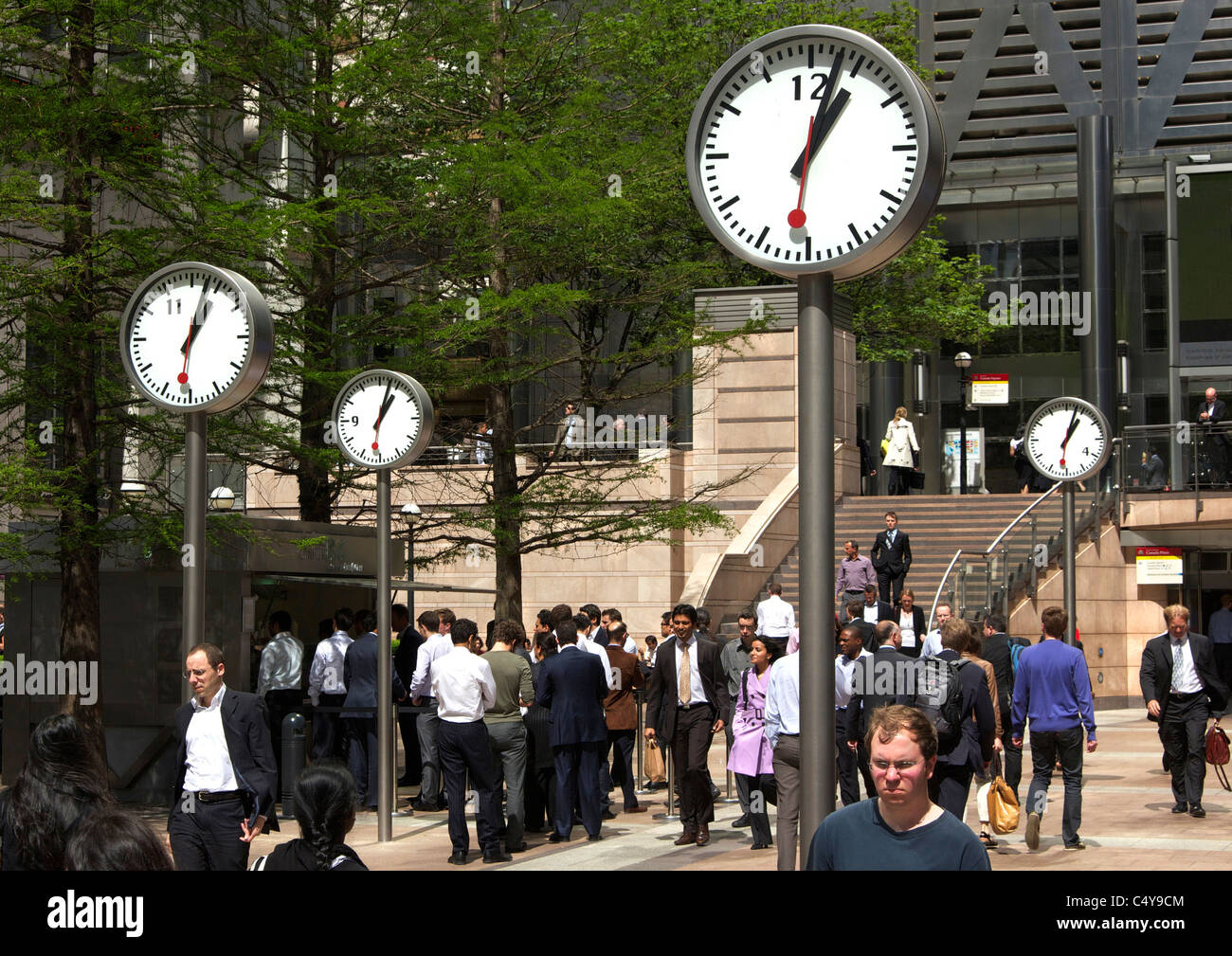 Quatre horloges à Canary Wharf de Londres Banque D'Images