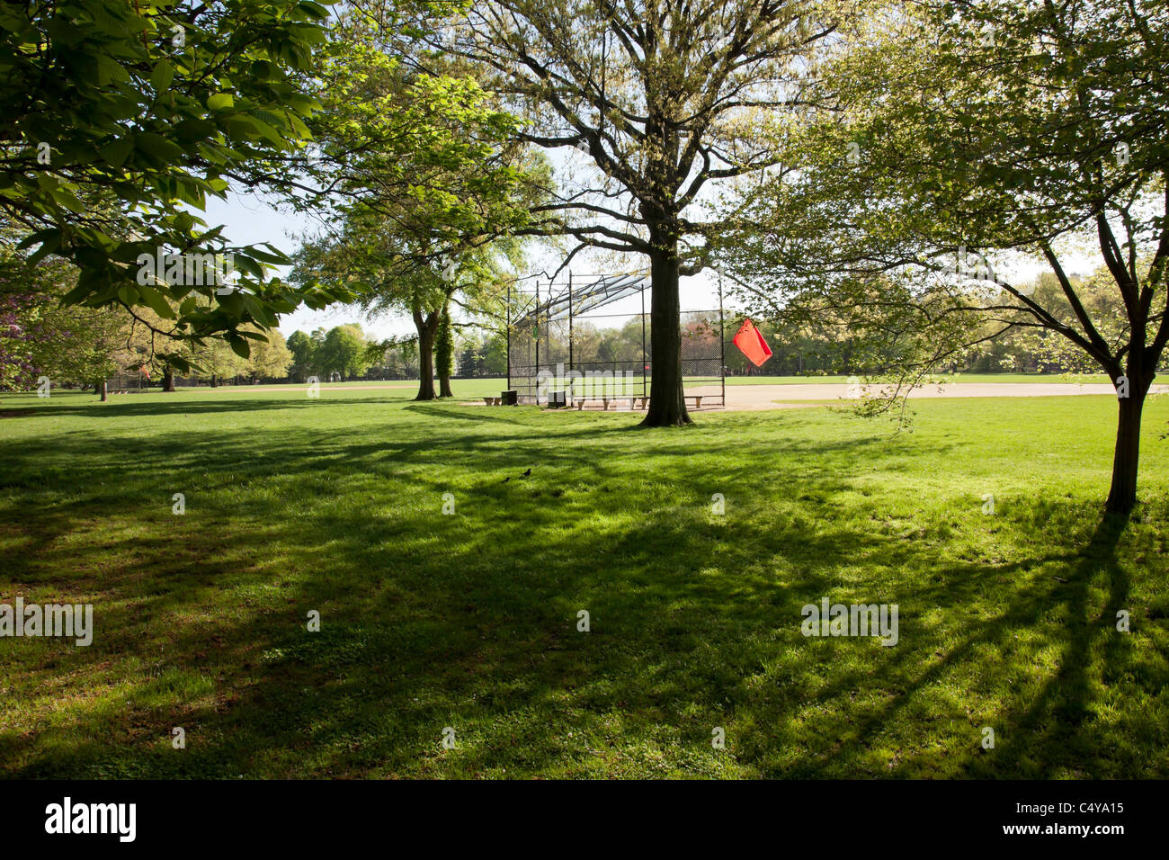 Injouable, les grands champs de Softball pelouse, Central Park, NYC Banque D'Images